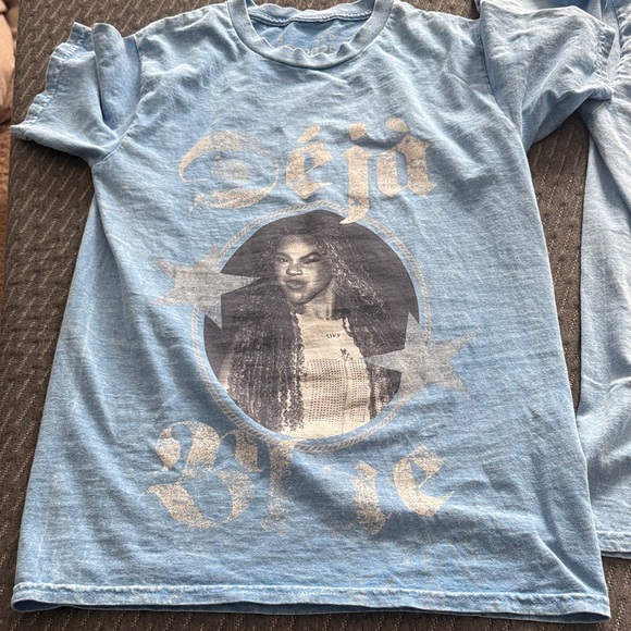 Cowboy Carter Tour “Deja Blue” Tee - New without tags (Did not have tags) - Picture 1 of 2